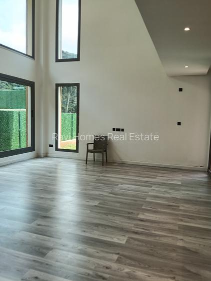 5 Bed Apartment with En Suite in Lavington