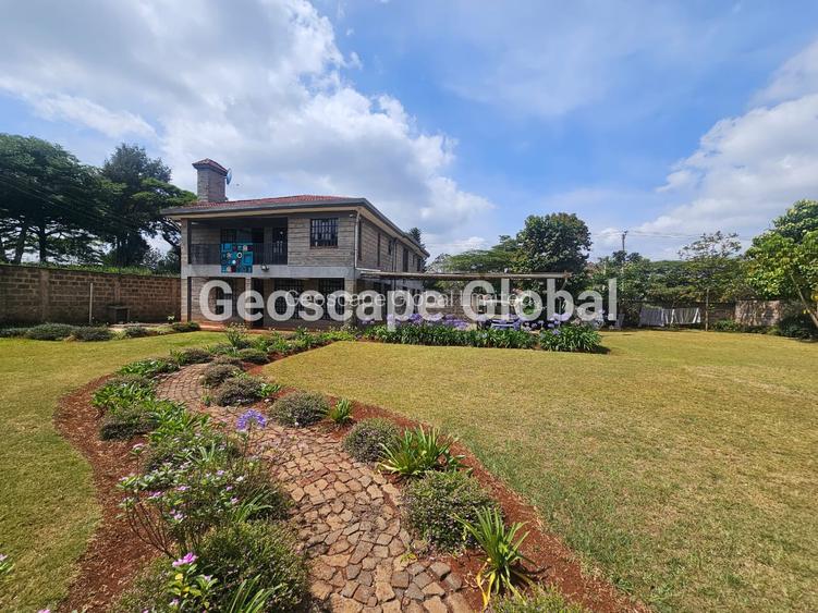 5 Bed House with En Suite in Runda