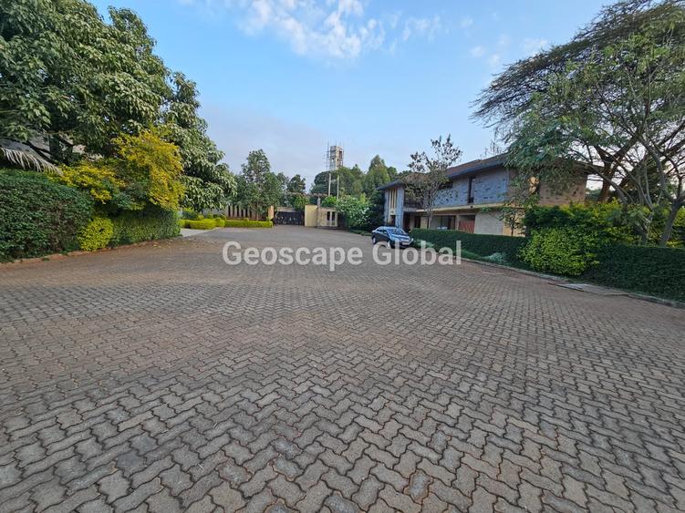 5 Bed House with En Suite in Runda