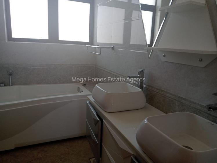 4 Bed Townhouse with En Suite in Runda