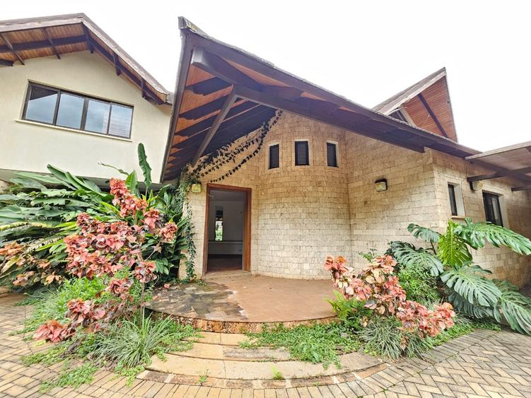 4 Bed House with En Suite in Runda