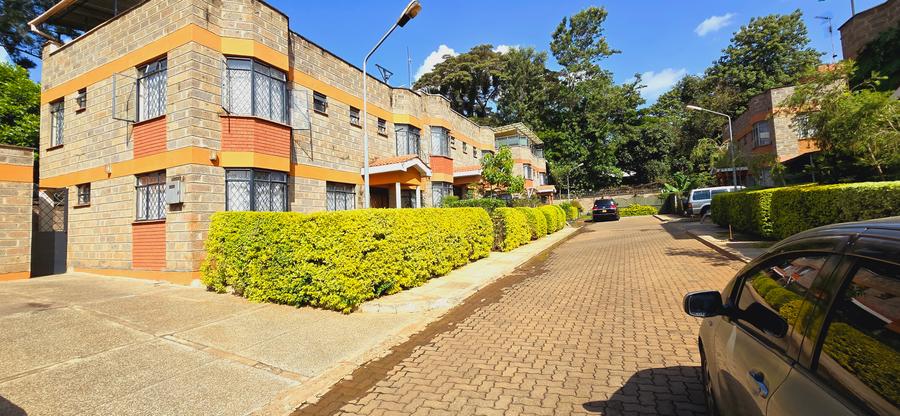 5 Bed Townhouse with En Suite at Convent Drive