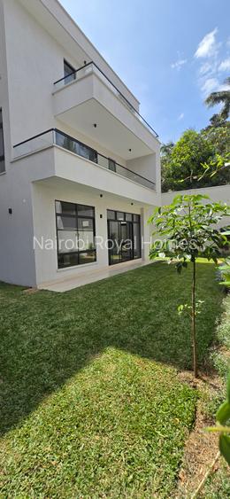 5 Bed Townhouse with En Suite at Lavington Green
