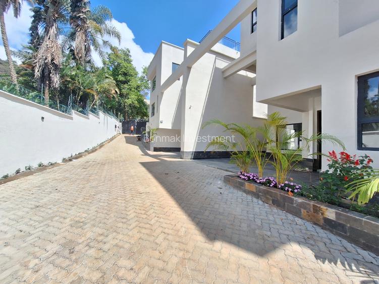 5 Bed Townhouse with En Suite at Lavington Green