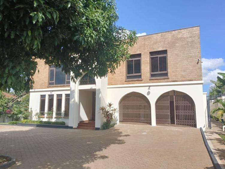 5 Bed House with En Suite at Runda