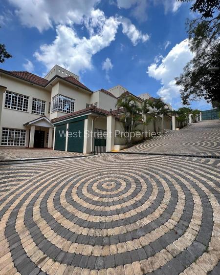 4 Bed Townhouse with En Suite at Kyuna