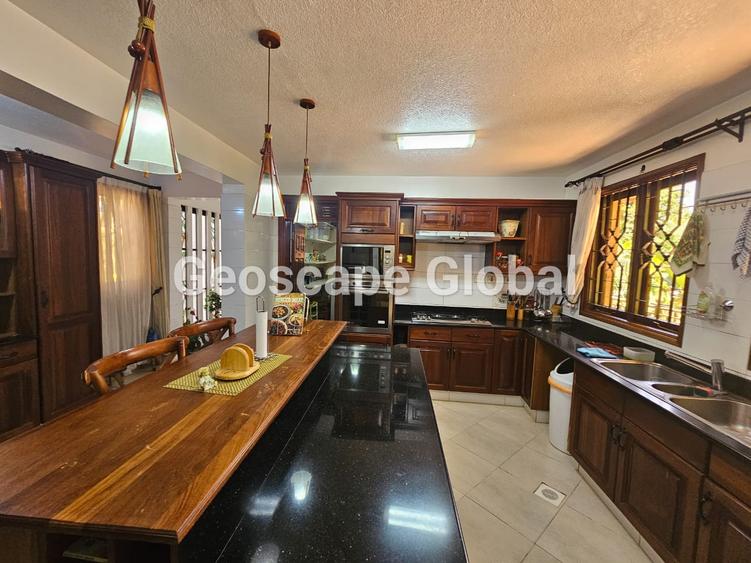 5 Bed House with En Suite in Runda 5 Bed House with En Suite in Runda