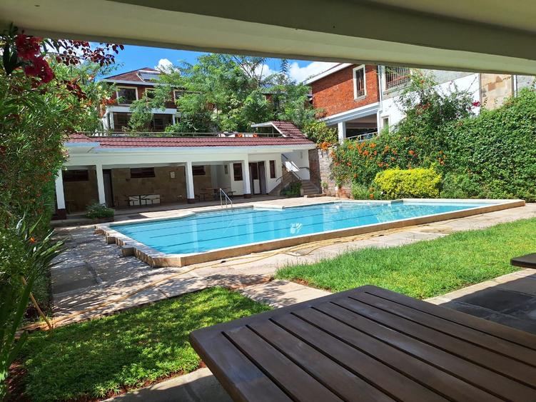 5 Bed Townhouse with En Suite in Spring Valley 5 Bed Townhouse with En Suite in Spring Valley