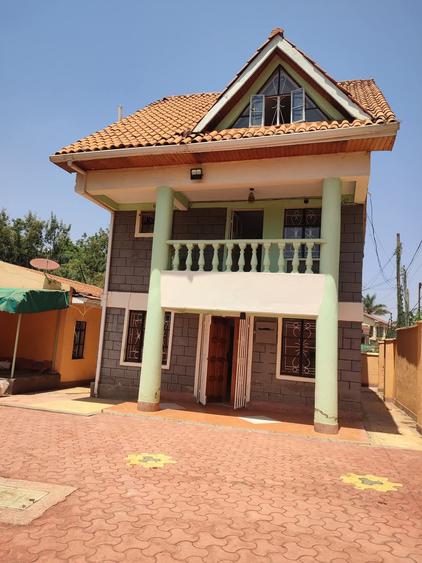 4 bed townhouse with en suite at lavingtone