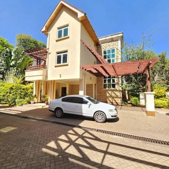 5 Bed House with En Suite in Lavington