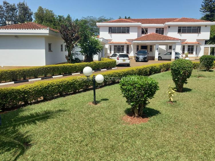 5 Bed Villa with En Suite in Runda