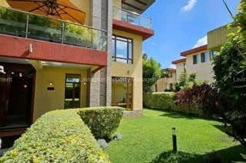 5 Bed House with En Suite at Lavington Green