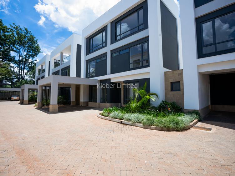 6 Bed House with En Suite in Kyuna