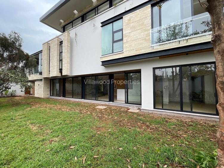 5 Bed Villa with En Suite in Spring Valley