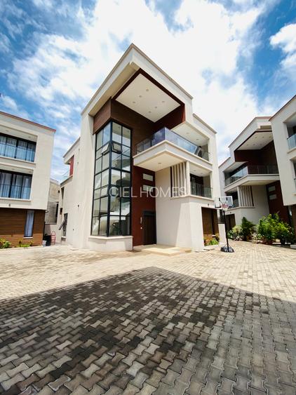 5 Bed Villa with En Suite at Isaac Gathaju