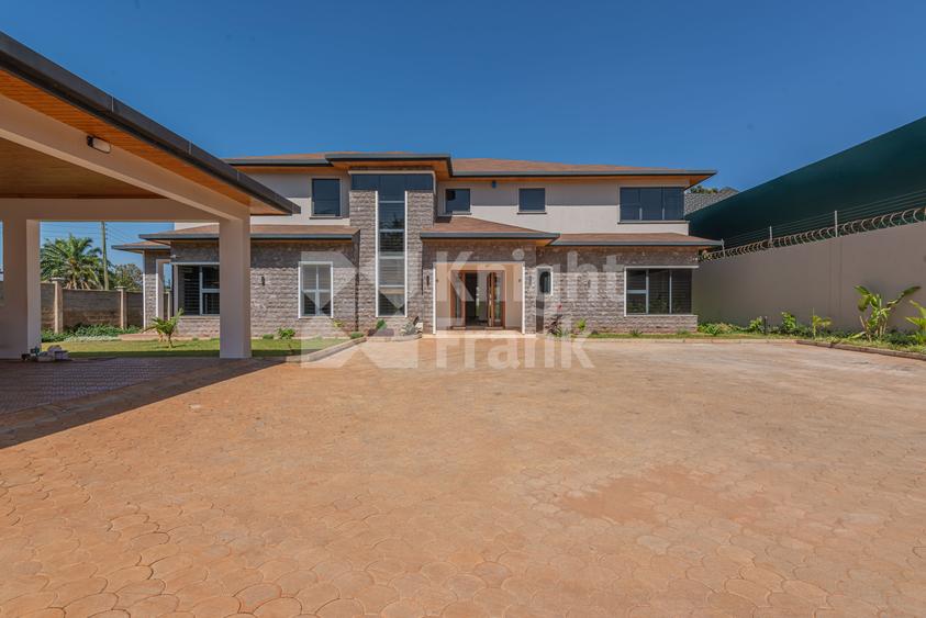 5 Bed House with En Suite at Benin Drive 5 Bed House with En Suite at Benin Drive