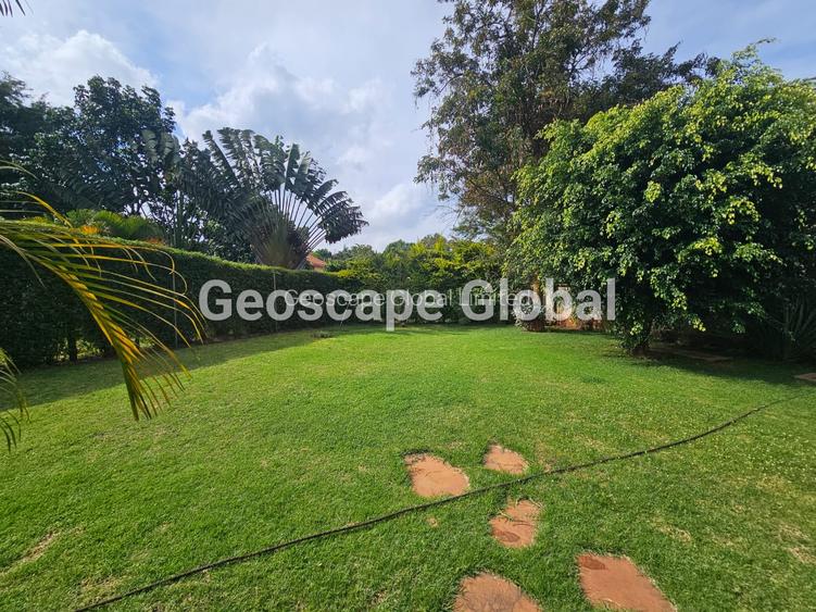 5 Bed House with En Suite in Runda