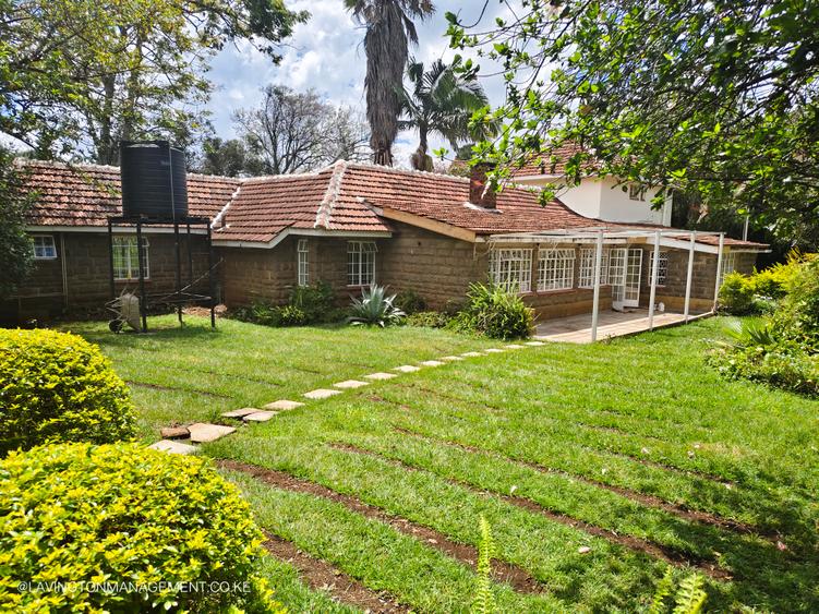 5 Bed House with En Suite at Lavington Green