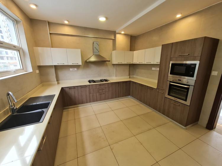 4 Bed Apartment with En Suite at General Mathenge