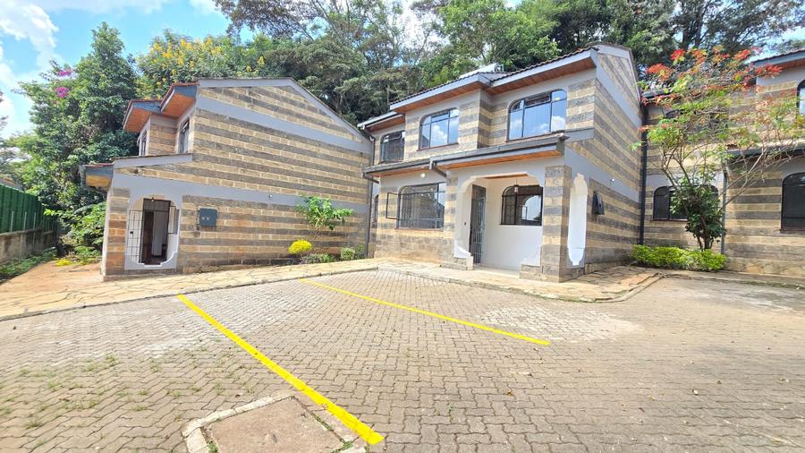 4 Bed House with En Suite in Lavington