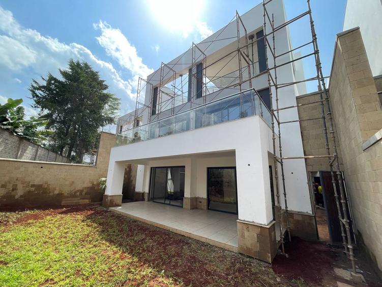 4 Bed Villa with En Suite in Spring Valley