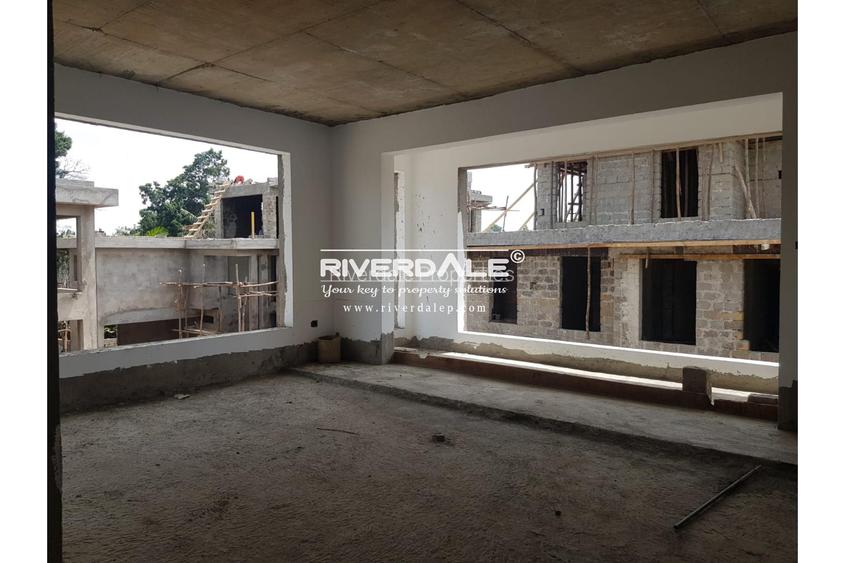 5 Bed Townhouse with En Suite in Kyuna