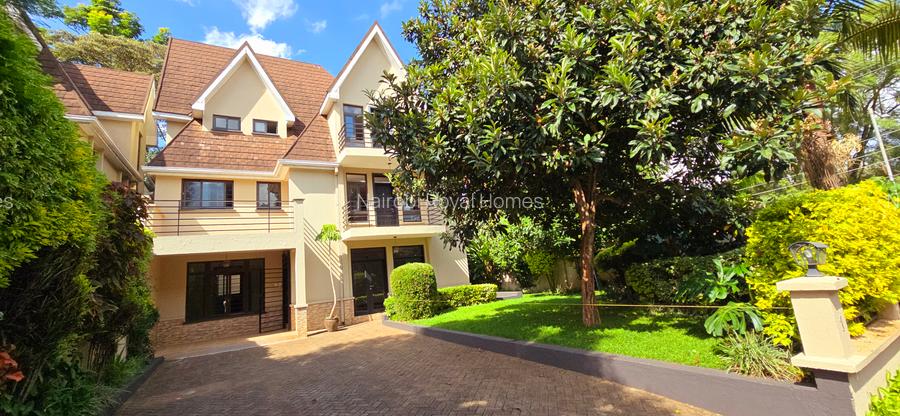 5 Bed Townhouse with En Suite at Lavington Green
