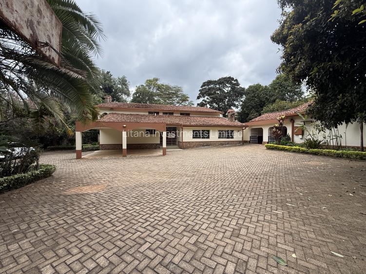 6 Bed House with En Suite in Nyari