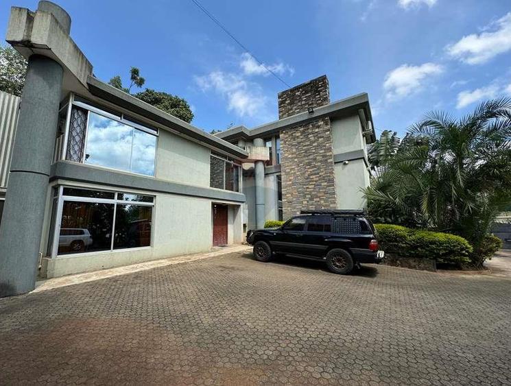 5 Bed Villa with En Suite in Lavington