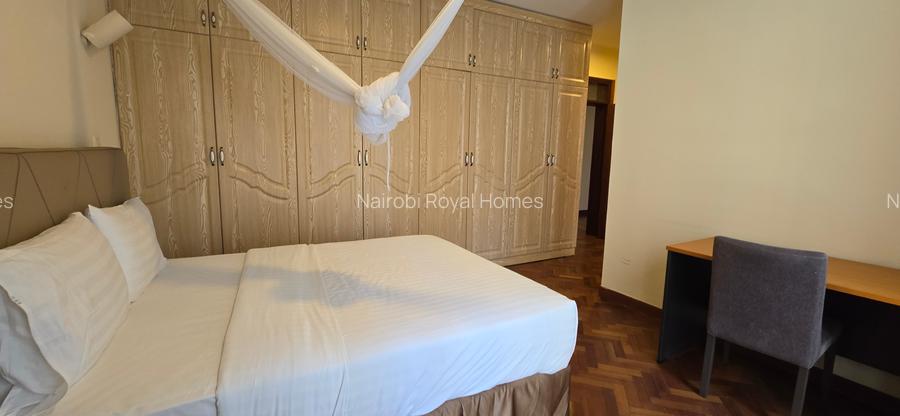 Serviced 3 Bed Apartment with En Suite at Hundreds Streets