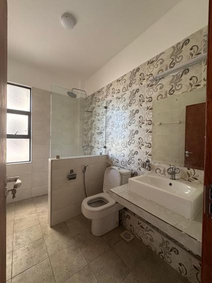 3 Bed Apartment with En Suite in Nyali Area - Mehr
