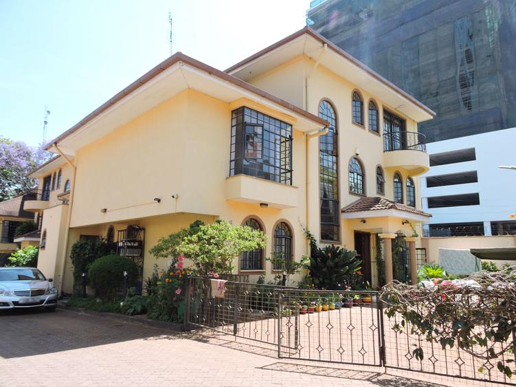 5 bed villa with en suite in general mathenge