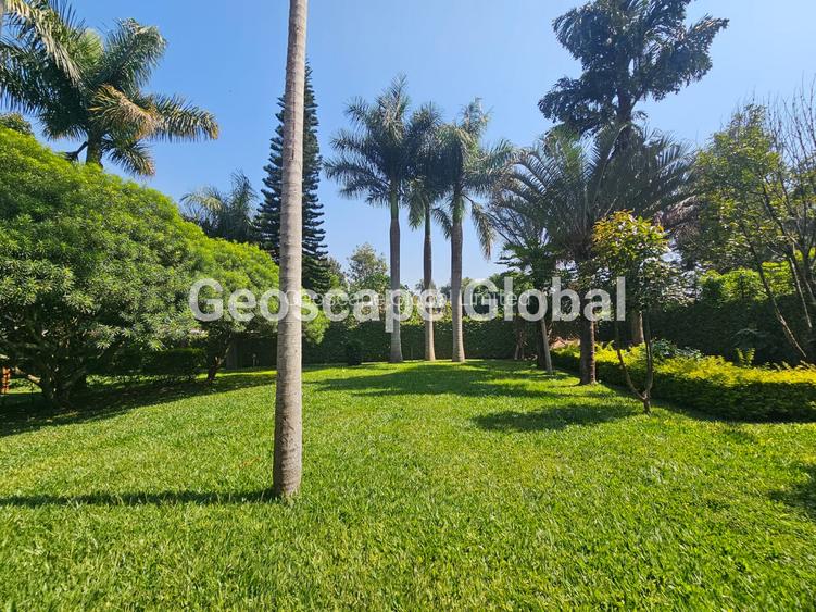 5 Bed House with En Suite in Runda