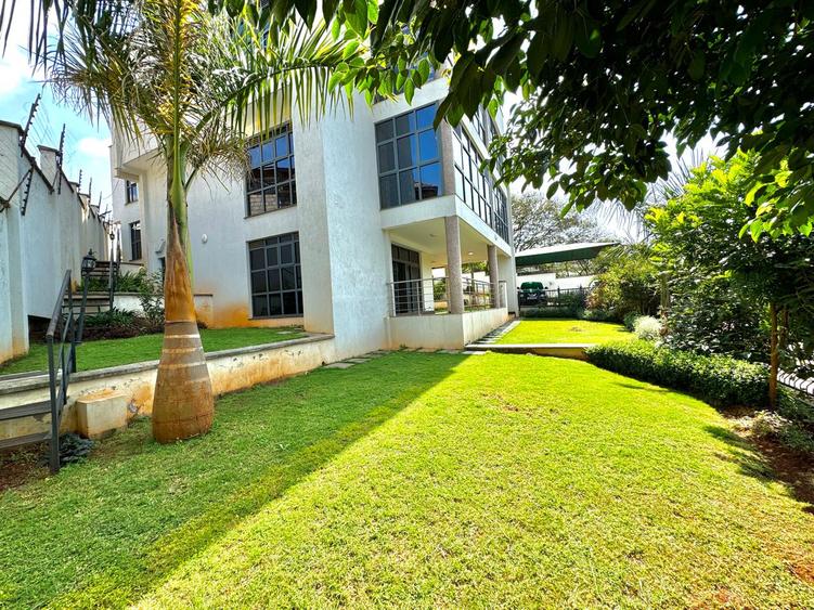 6 Bed Townhouse with En Suite in Nyari 6 Bed Townhouse with En Suite in Nyari