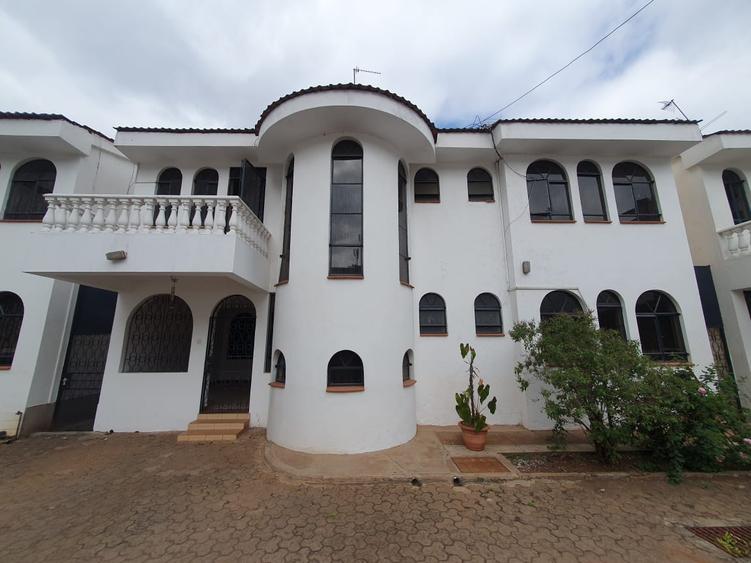 5 Bed Townhouse with En Suite at Raphta Road