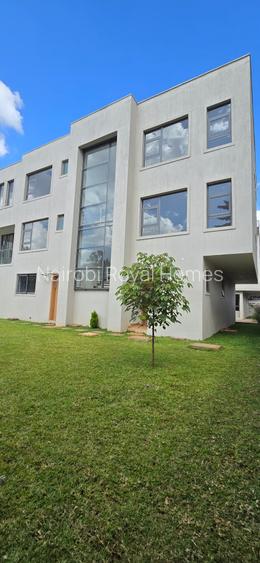 5 Bed Townhouse with En Suite at Lavington Green
