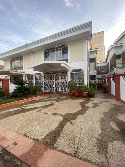 4 Bed Townhouse with En Suite in Parklands