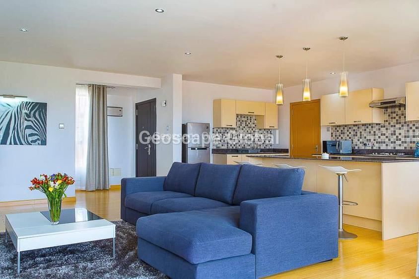 Furnished 3 Bed Apartment with En Suite in Spring Valley