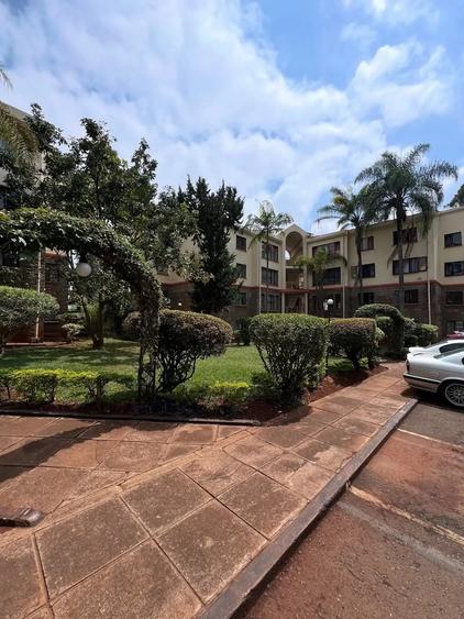 3 Bed Apartment with Parking in Dennis Pritt - Bild 3