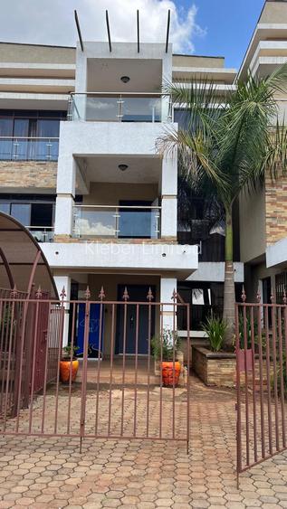 5 Bed Villa with En Suite in Lavington