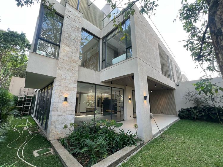 5 Bed Townhouse in Riverside 5 Bed Townhouse in Riverside