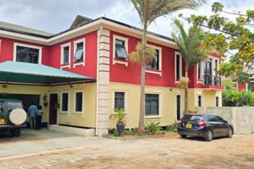 5 Bed Townhouse with En Suite at Lavington Green