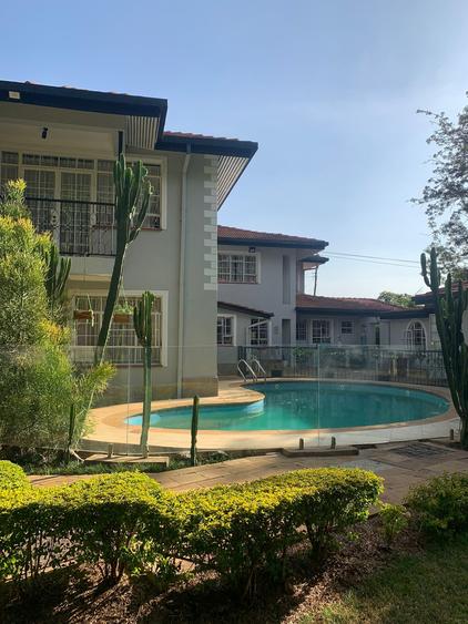 5 Bed House with En Suite in Nyari