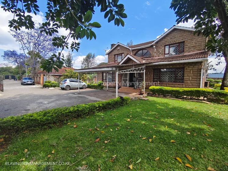 5 Bed House with En Suite at Lavington Green