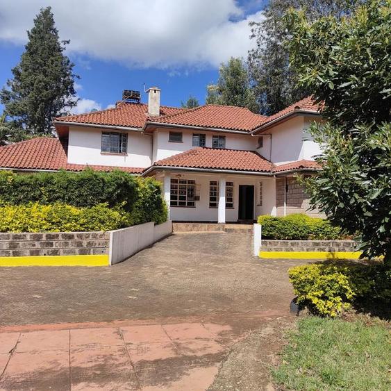 5 Bed House with En Suite in Runda