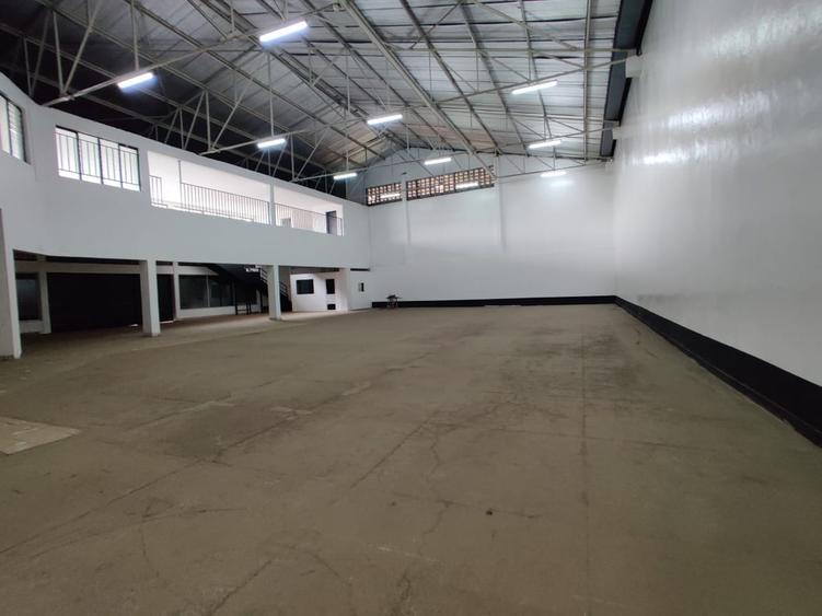 10,500 ft² Warehouse in Industrial Area