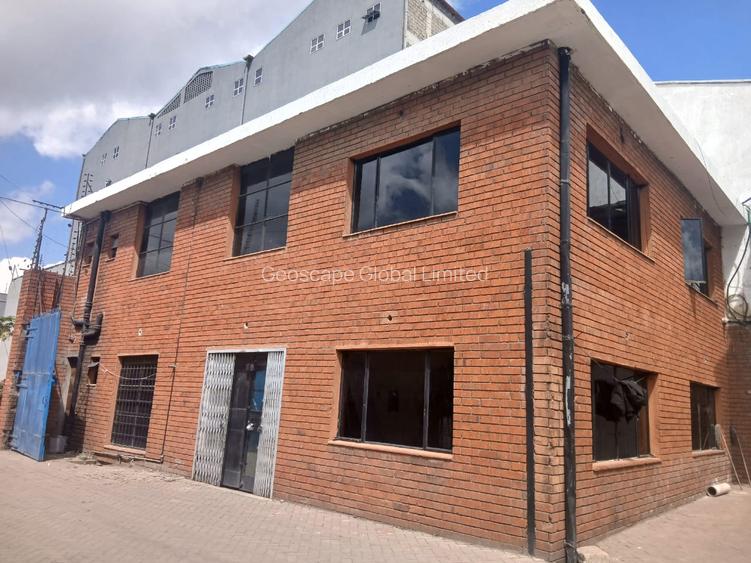 3,000 ft² Warehouse with Parking in Industrial Area