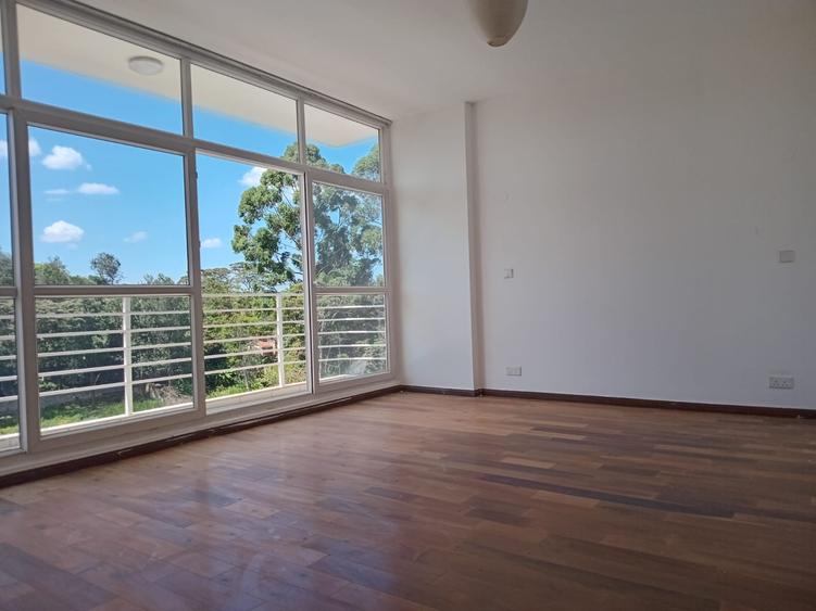 5 Bed Villa with En Suite at Convent Road