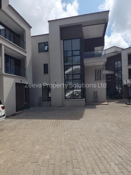 5 Bed House with En Suite in Lavington