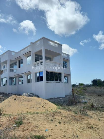 4 Bed Townhouse with En Suite at Utange